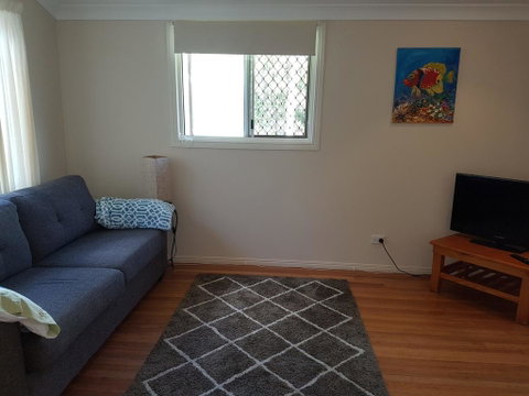 8 Hakea Place - Family Home On A Quiet Street, Close To Beach & Shops, Pet Friendly - Tourism Guide 3