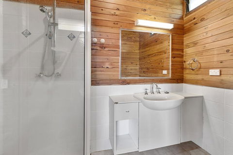 8 Yarrong Road - Travel Search 3