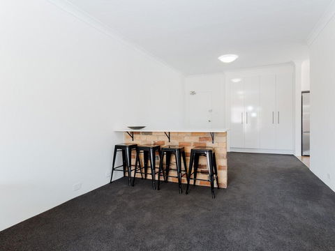 9 'Bronte Court', 17 Magnus Street - Renovated Unit With Filtered Views & Pool - Cruises Travel 3