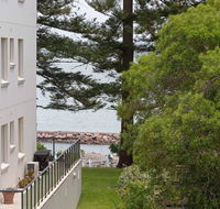 9 'Bronte Court' 17 Magnus Street - renovated unit with filtered views  pool - Cruises Travel