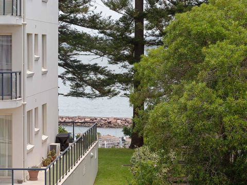 9 'Bronte Court', 17 Magnus Street - Renovated Unit With Filtered Views & Pool - Cruises Travel 0
