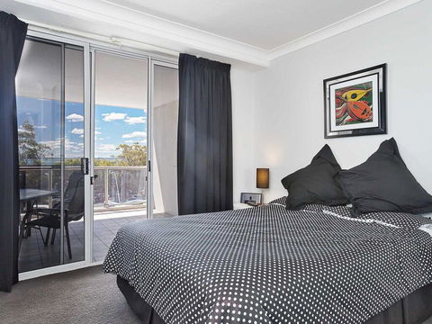 9 'Nelson Towers' 71a Victoria Parade - Unit In The Heart Of Nelson Bay With Water Views - Cruises Travel 2