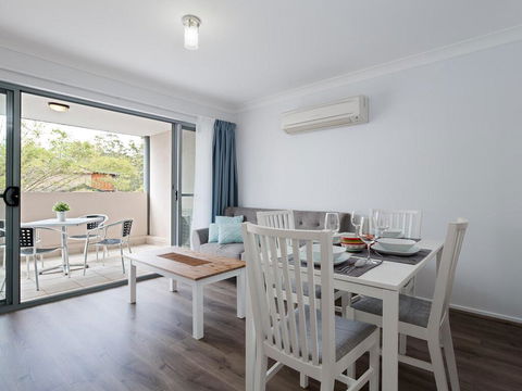 9 'Shoal Bay Beach Apartments' 2 Shoal Bay Road -air Conditioning And Complex Swimming Pool - Cruises Travel 2