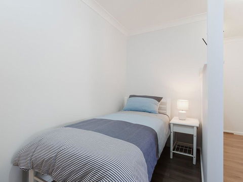 9 'Shoal Bay Beach Apartments' 2 Shoal Bay Road -air Conditioning And Complex Swimming Pool - Cruises Travel 1