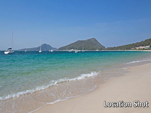 9 'Shoal Bay Beach Apartments' 2 Shoal Bay Road -air Conditioning And Complex Swimming Pool - Cruises Travel 0