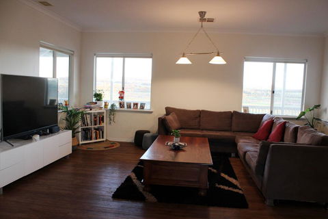 A Better Life Animal Sanctuary FarmStay - Private Two-Bedrooms, Lounge Room & Bathroom & Toilet, Shared Kitchen - Tourism Guide 3