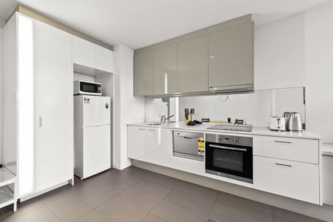 A Bright & Airy CBD Apt Next To Southern Cross - Tourism Guide 2