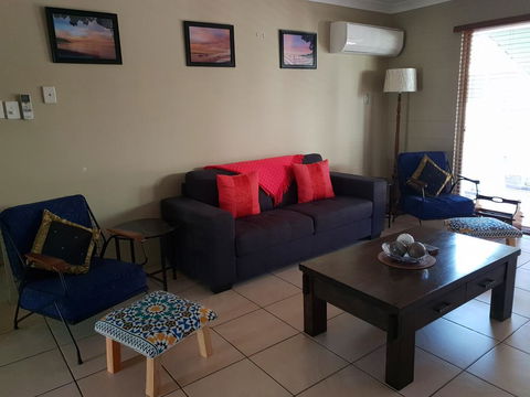 A City Retreat, 2BR Apartment - Reid Park -Townsville - Travel Agents 0