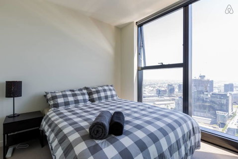 A Cozy CBD Suite With Spectacular City Views - Tourism Guide 1