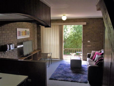 A Furnished Townhouse In Goulburn - Travel Agents 0