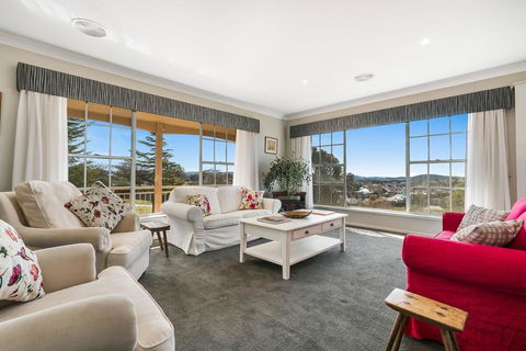 A House With A View, Molong. NSW - Travel Search 0