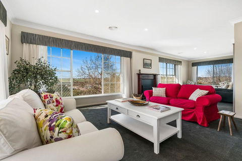 A House With A View, Molong. NSW - Travel Search 3