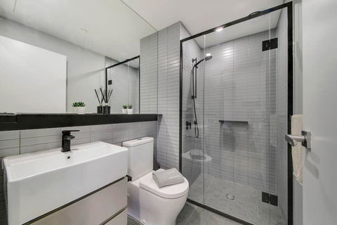 A Modern 2BR Apt, 5-min Walk To Melbourne Central - Tourism Guide 3