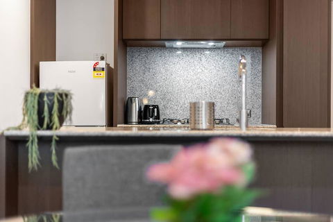 A Modern Apt, 5-min Walk To Queen Victoria Market - Tourism Guide 3