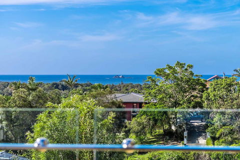 A PERFECT STAY - The Lookout - Tourism Guide 0