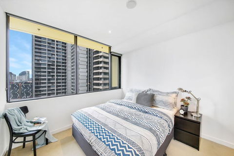 A Stylish 2BR CBD Apt With Beautiful City Views - Tourism Guide 3