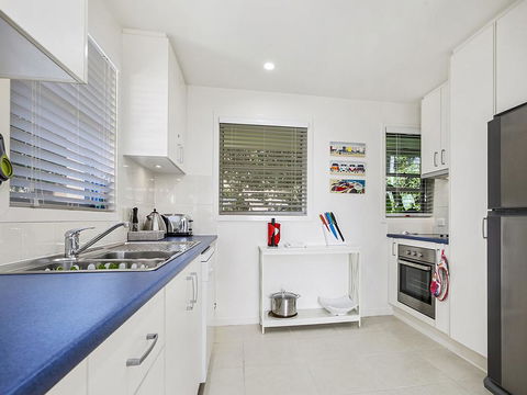 A Stylish Apartment With Noosa Views! - Unit 6 Yaringa 29 Noosa Drive - Tourism Guide 3