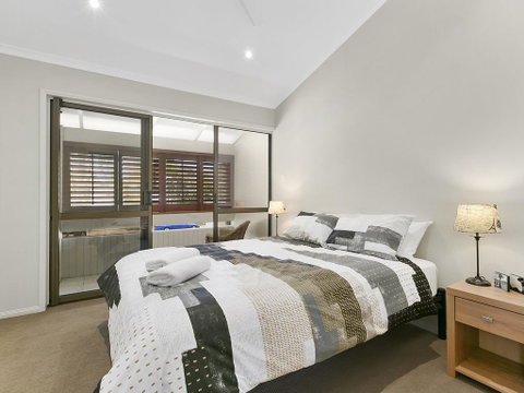 A Superb Location For Enjoying The Best Of Noosa - Unit 2/69 Noosa Parade - Tourism Guide 3