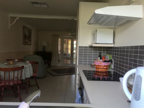 A Victor Harbour Retreat Aldinga Tony's Music Cottage - Tourism Guide 0