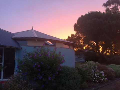 A Victor Harbour Retreat Aldinga-The Round Cottage - Tourism Guide 1