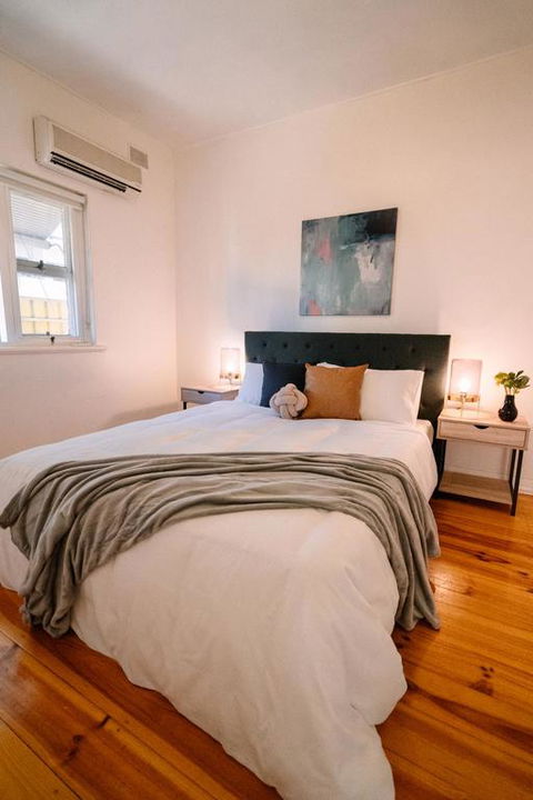 A Wave Away @ Glenelg Cosy Unit Near The Beach - Tourism Guide 3