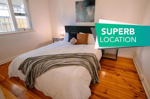 A Wave Away @ Glenelg Cosy Unit Near The Beach - Tourism Guide 0