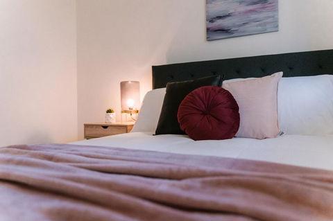 A Wave Away @ Glenelg Cosy Unit Near The Beach - Tourism Guide 2