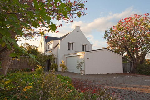 Aarn House B&B Airport Accommodation - Travel Search 2