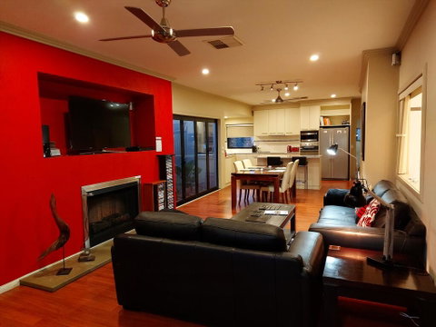About Time Retreats- Studio Seven - Tourism Guide 0