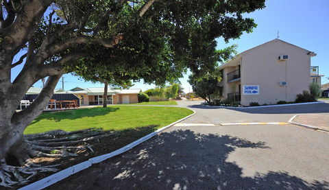 Abrolhos Reef Lodge - Tourism Guide 2