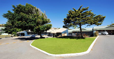 Abrolhos Reef Lodge - Tourism Guide 0