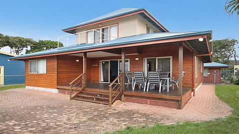 Absolute Beachfront At Hastings - Travel Agents 2