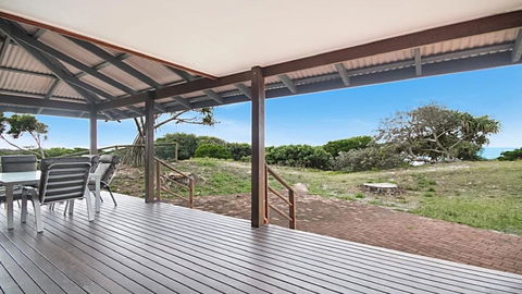Absolute Beachfront At Hastings - Travel Agents 3