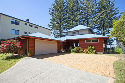 Absolute Beachfront At Hastings - Travel Agents 1