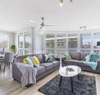 Absolute beachfront penthouse Castaways Beach - Tourism Guide
