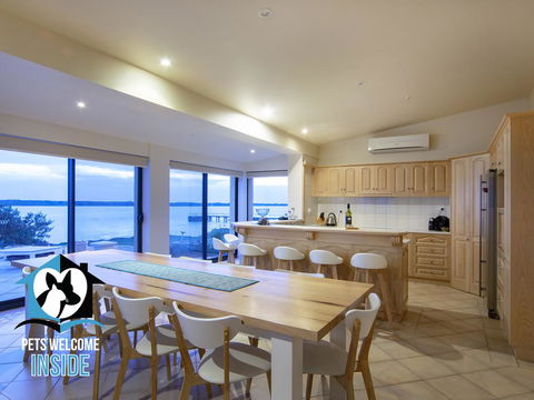 Absolute Water Frontage W/ Jetty + Boat Ramp - Travel Search 3