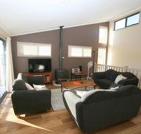 Acacia 5/2 Kirwan Close