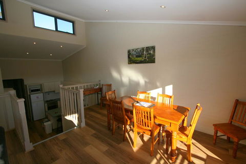 Acacia 5/2 Kirwan Close - Tourism Guide 1