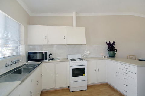 Acacia Holiday & Business Stay - Tourism Guide 2