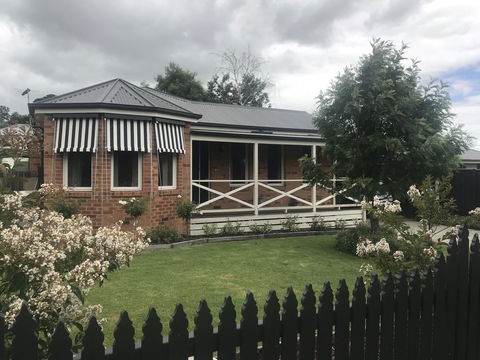 Acacia House - Central Healesville - Yarra Valley - Tourism Guide 0