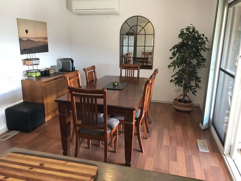 Acacia House - Central Healesville - Yarra Valley - Tourism Guide 2