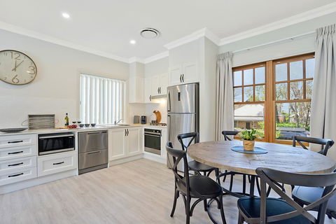 Accommodation Hunter - Adams Street Maitland - Tourism Guide 0