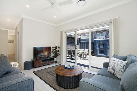 Accommodation Hunter - Adams Street Maitland - Tourism Guide 1
