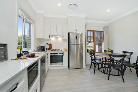 Accommodation Hunter - Adams Street Maitland - Tourism Guide 2