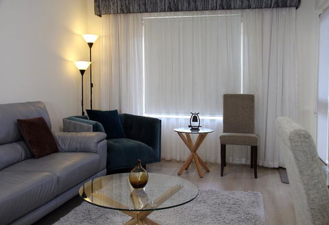 ADELAIDE CBD APARTMENT - 3BR, 2BATH & CARPARK - Tourism Guide 3