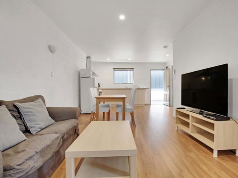 Adelaide Holiday Homes - Tourism Guide 2