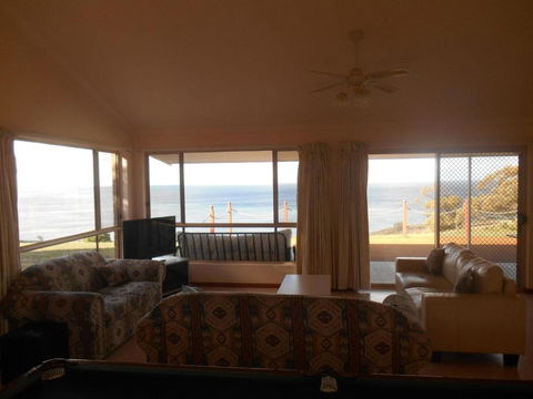 Ebb N Flow Beach House - Stansbury - Cruises Travel 4