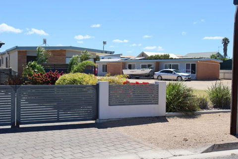 Edithburgh Foreshore Apartments - Travel Search 0