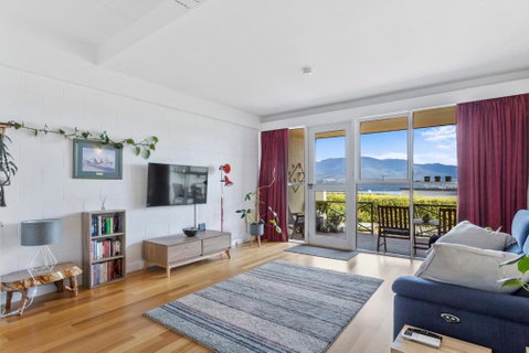 Eastern Shore Escape - Panoramic Modern Comforts - Tourism Guide 0