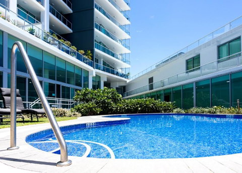 Elegant Splendor 3 Bedroom Apartment With Tram Access - Tourism Guide 0